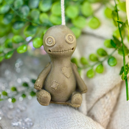 Kleine Voodoo Puppen Kerze