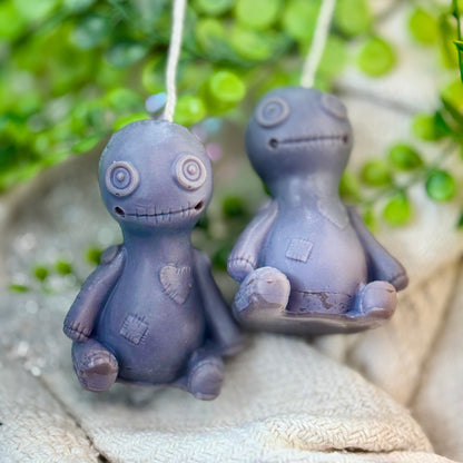 Kleine Voodoo Puppen Kerze